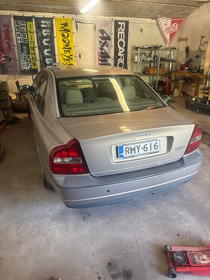 Volvo varaosia