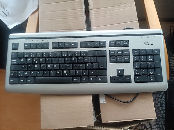 Fujitsu Siemens KBPC PX FI -laatunäppäimistö