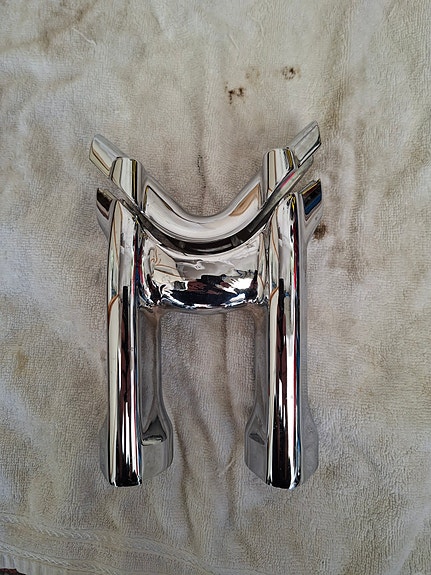 Harley-Davidson Rocker ohjaustangon kiinnike