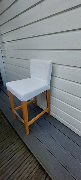 korkea tuoli / baarijakkara