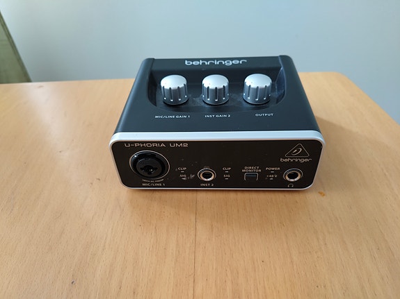 Behringer UM2 ääniliitäntä