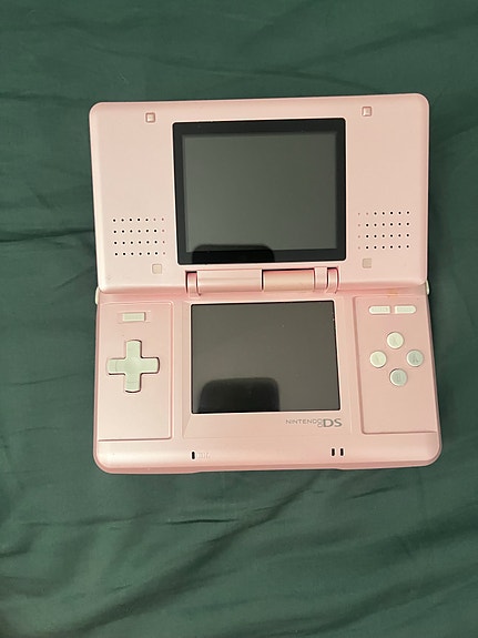 Nintendo DS käsikonsoli vaaleanpunainen