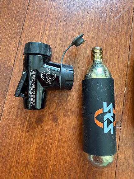 SKS CO2-pumppu + 4 CO2-patruunaa