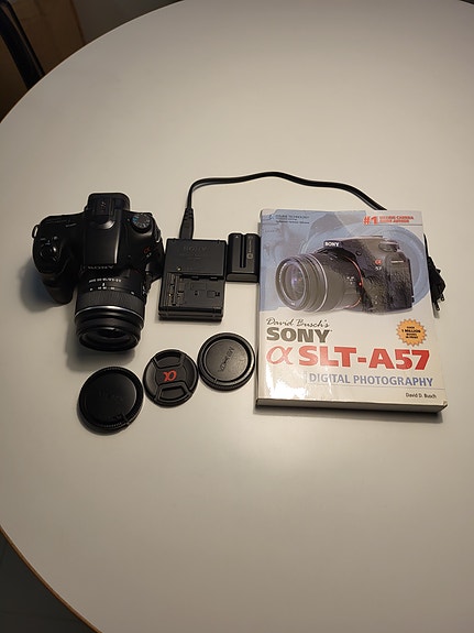 Sony Alpha A57 + 18-55mm SAM -täydellinen aloituspaketti (vähän käytetty!)