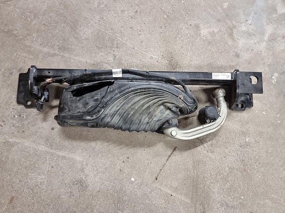 BMW vetokoukku F25/26