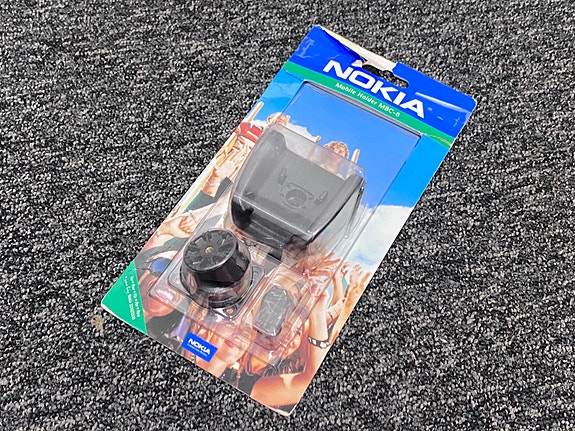 Nokia MBC-6 -autoteline (Nokia 3310 / 3330) – Avaamaton, vaurioitunut pakkaus