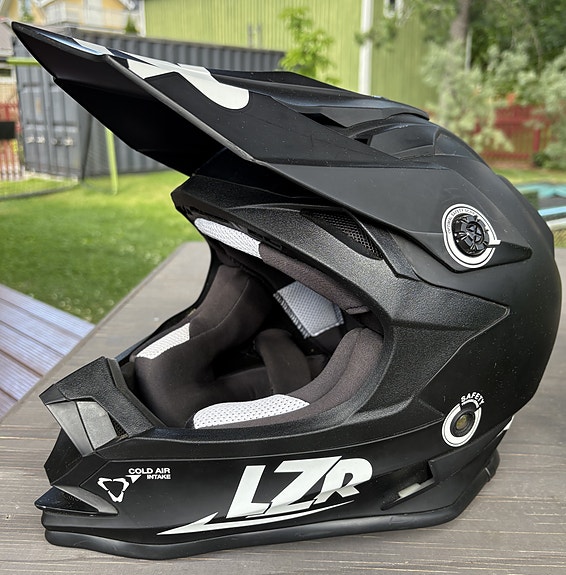 Lazer kypärä koko XL