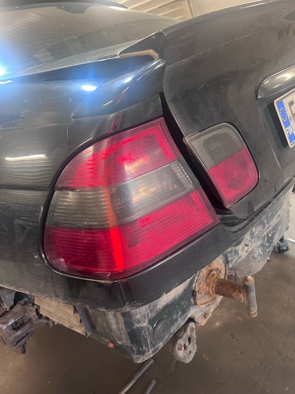 BMW E46 sedan takavalot
