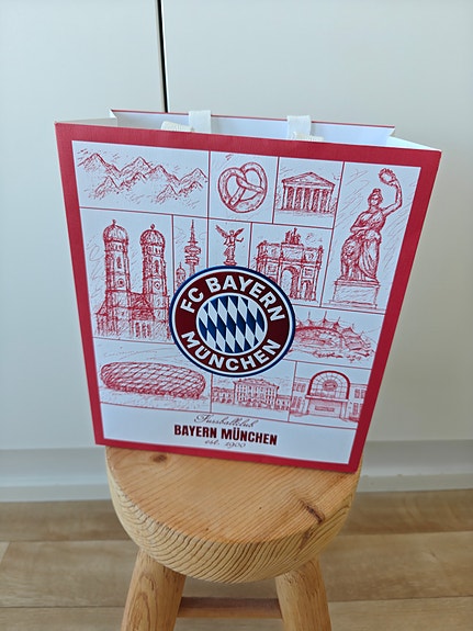 FC Bayern München lahjakassi punavalkoinen