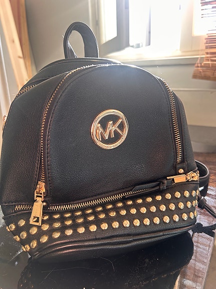 Michael Kors nahkainen reppu musta naisille