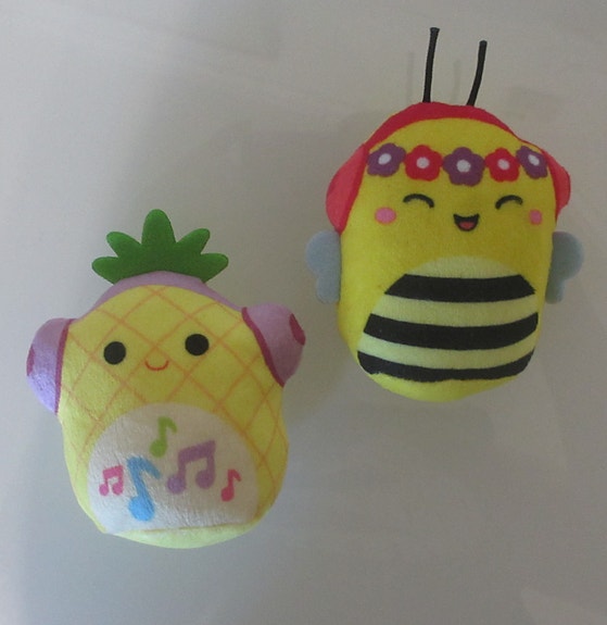 Squishmallows  Sunny-mehiläinen ja Maui-ananas