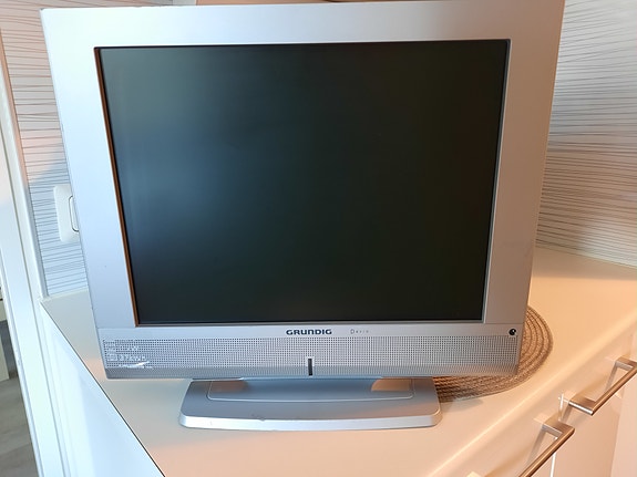 Myydään pikku " Littana " TV. 10 €.