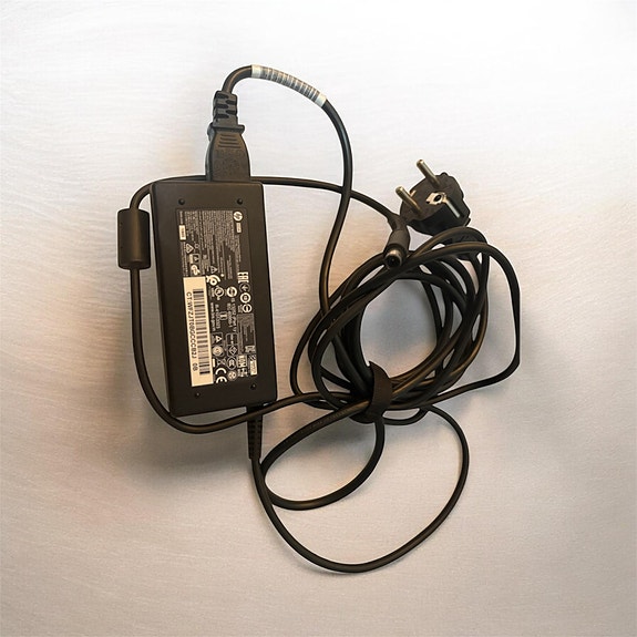 HP 65W kannettavan laturi (virtalähde)