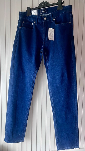 Käyttämättömät Dressmann Tapered Fit farkut M W31 sininen