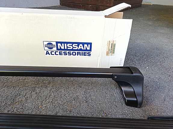 Nissan Almera lukittavat kattotelineet