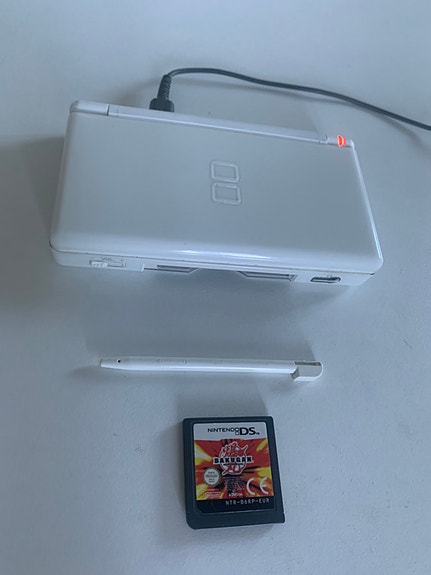 Nintendo DS Lite käsikonsoli valkoinen