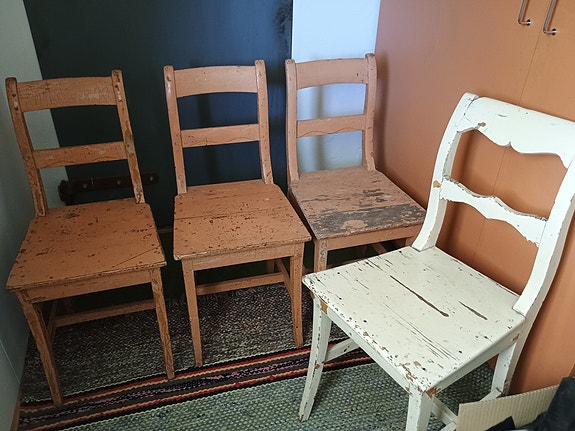 Vanhoja tuoleja 4kpl