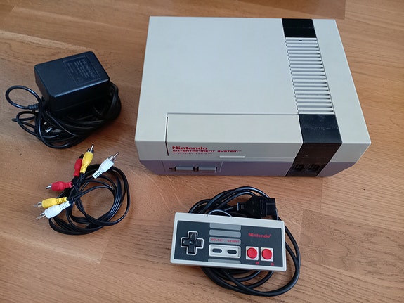 Nintendo NES 8bit konsoli + ohjain