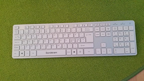 Langaton näppäimistö Sandstrom ja USB-vastaanotin