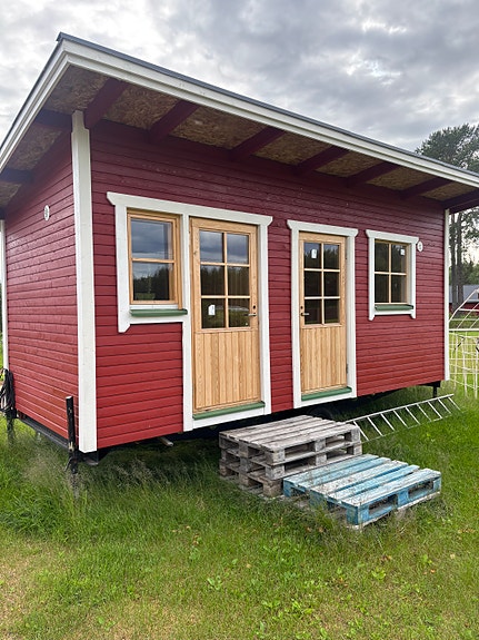 Siirrettävä Mökkivaunu saunalla