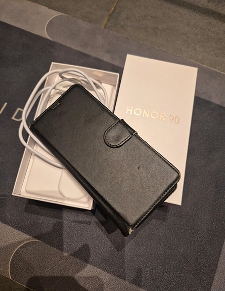 Honor 90
