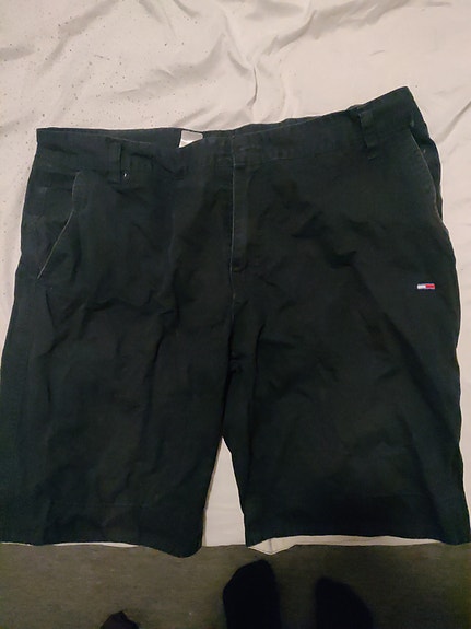 mustat Tommy Hilfigerin shortsit