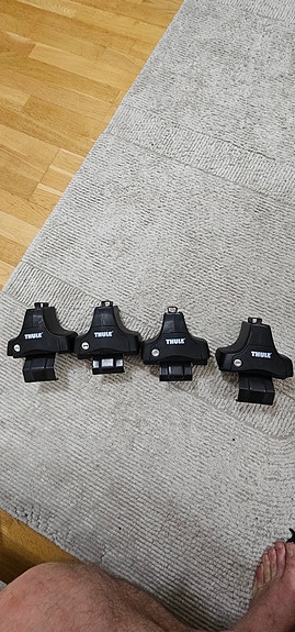 Thule kattotelineen jalat