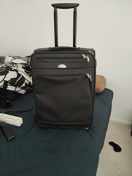 Myydään vähän käytetty Samsonite laukku
