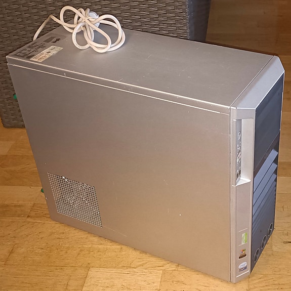 Fujitsu Siemens Celsius M450 Pöytäkone