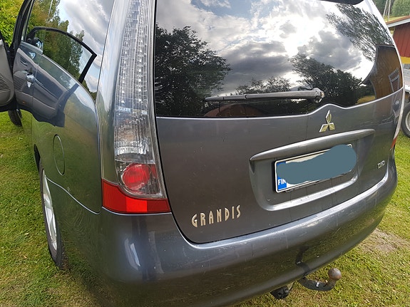 Mitsubishi Grandis 2.4 osia