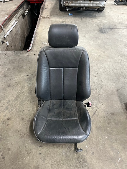 W210 nahkapenkit