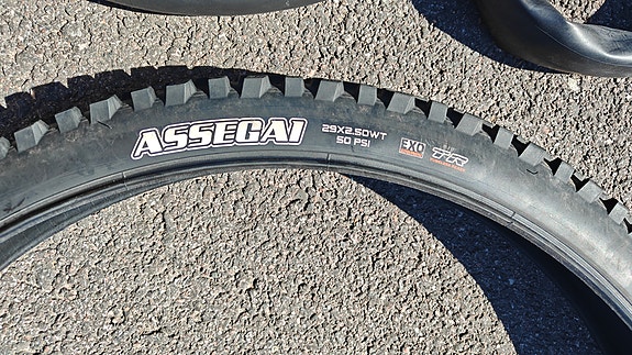 Maxxis Assegai ja Dissector kumit