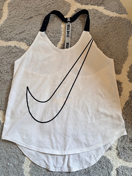 Nike urheilutoppi