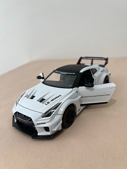 Nissan GT-R Liberty Walk pienoismalli 1:24