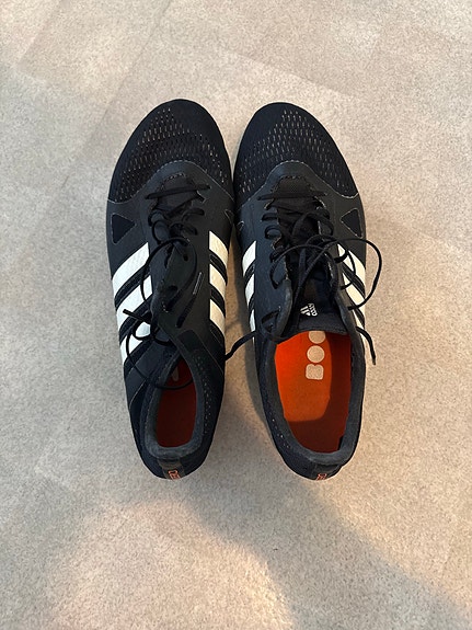 Adidas piikkarit