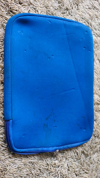 2 kpl. pehmeä suojakotelo tabletille (tms.)