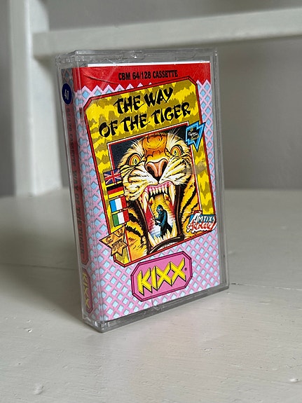 Commodore 64 / C64 Way of the Tiger (Kixx) peli