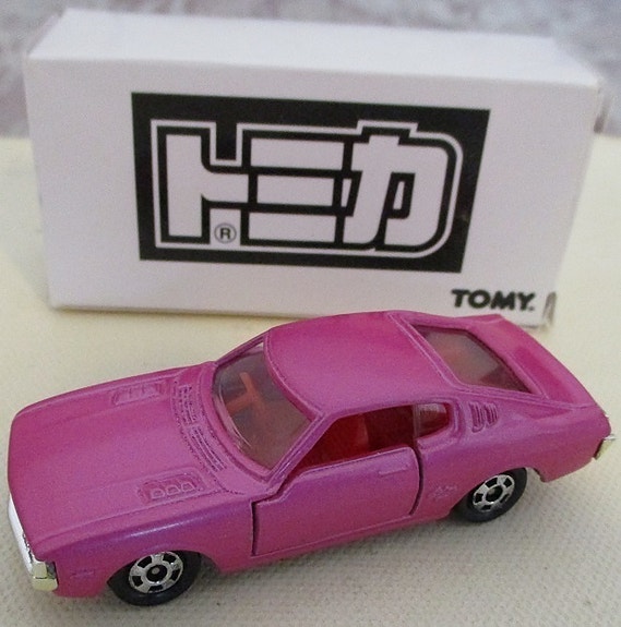 Toyota Celica 2000 GT Liftback 3 door RA23 1977 Pink Tomica 1:60 hieno pikkuauto