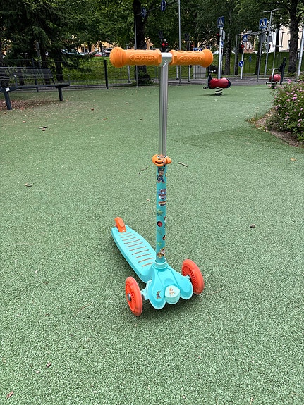 Lasten potkulauta kolmipyöräinen