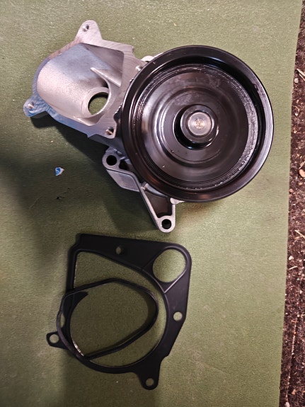 Bmw m47 SKF vesipumppu 88635