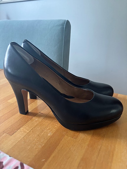 Clarks mustat korkokengät 36