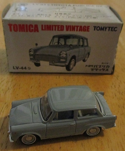 Toyota Publica 1000 DX Grey Sedan 2 door 1961 Tomica 1:64 hieno pikkuauto