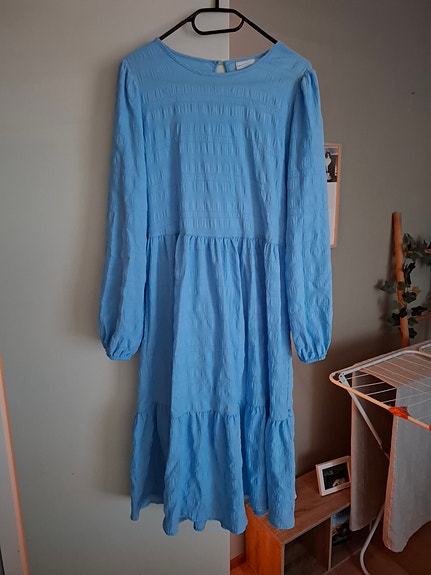 Vila vaaleansininen mekko