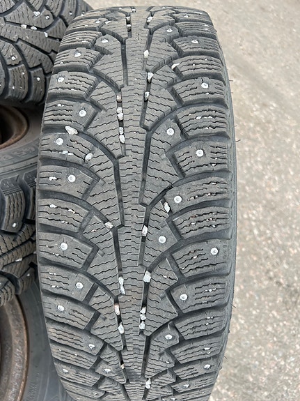 Myydään Volkswagen Boran renkaat.