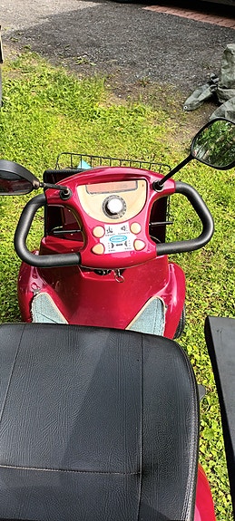 Pyrkijä e500 sähkömopo / senioriskootteri
