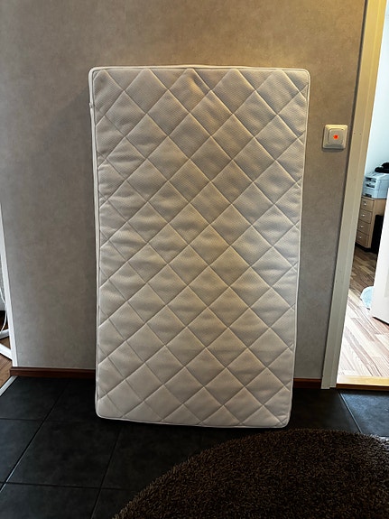 Myydään patja ja petauspatja 75 x 130 cm