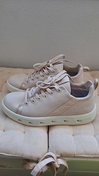 Ecco tennarit 37