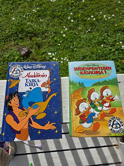 Disney Aladdinin taikakirja ja Sudenpentujen käsikirja 1 kirjat