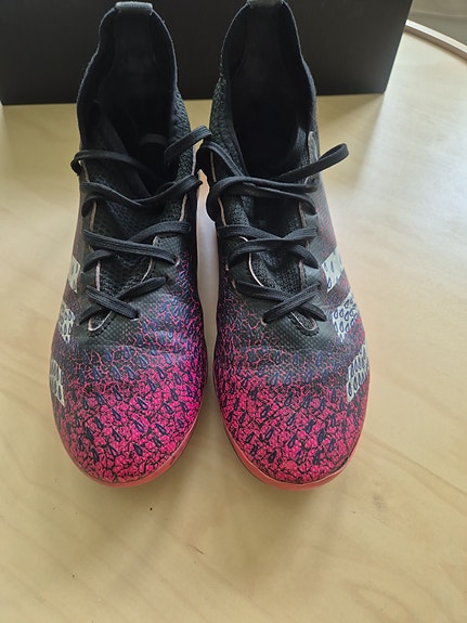 Adidas Predator jalkapallokengät 34