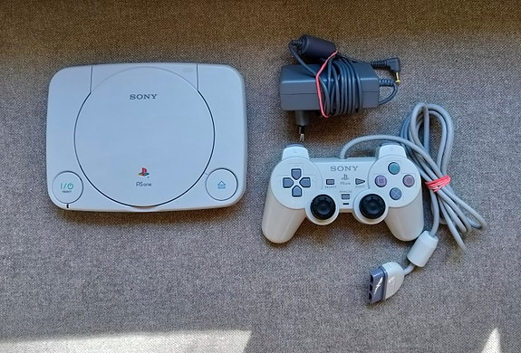 🎮 PS One -konsoli | Huollettu ja puhdistettu | Toimii moitteettomasti